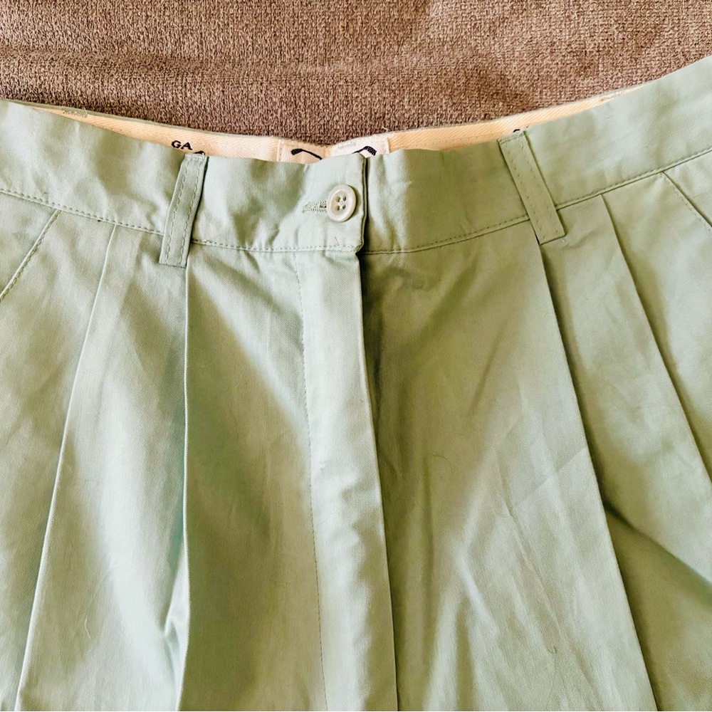 NWOT Giorgio Armani Golf Size EU 46 / Women’s XS Safe Green Trouser Front Shorts - Picture 3 of 12